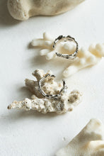 画像をギャラリービューアに読み込む, Hana-sango Earcuff / silver (6~8号)
