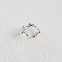 画像をギャラリービューアに読み込む, Wreath Earcuff / silver / (3~6号)
