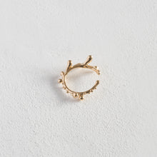 画像をギャラリービューアに読み込む, Wreath Earcuff / gold / (3~6号)
