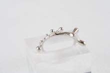 画像をギャラリービューアに読み込む, Wreath Earcuff / silver / (3~6号)
